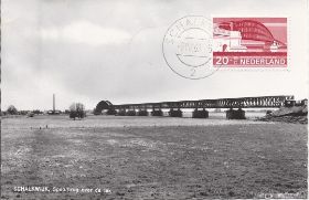 8527 Schalkwijk, brug over de Lek met postzegel.jpg